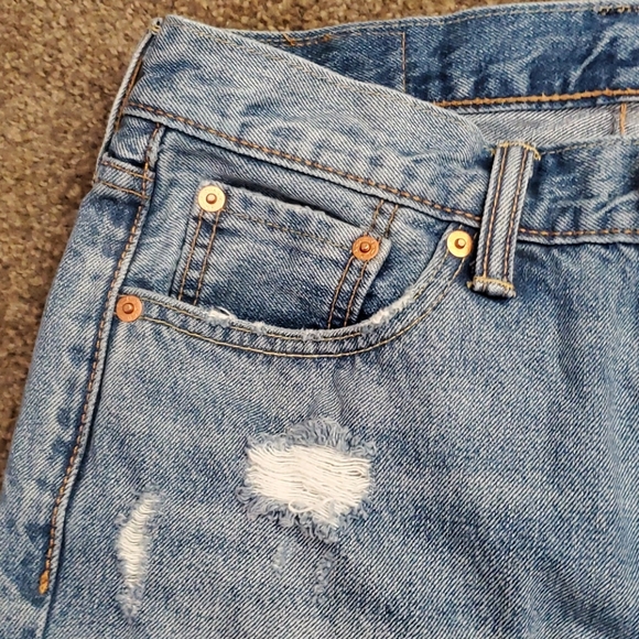 541 Levi's "Ripped" - Picture 4 of 13